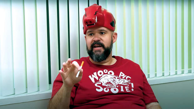 Arkansas develops a chain smoking habit after several stressful weeks of losing in the Week 6 episode of SEC Roll call.